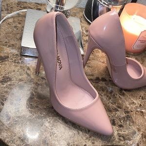 Heels in the color nude size 5.5